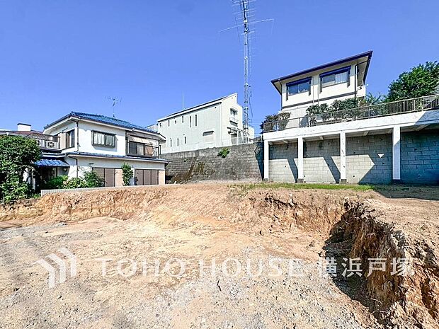 「Appearance」駅への軽快なアクセスと穏やかな住環境を両立。整った街並みに佇む全2棟の新築戸建で、光と風を感じる暮らしを。(2026.8)