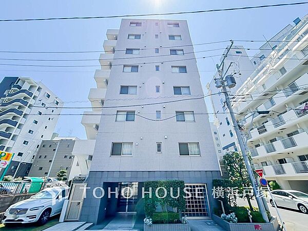 【Appearance】洗練されたフォルムと美しい街並みに映える外観デザイン。住まう誇りを感じさせる、上質感あふれるレジデンス。