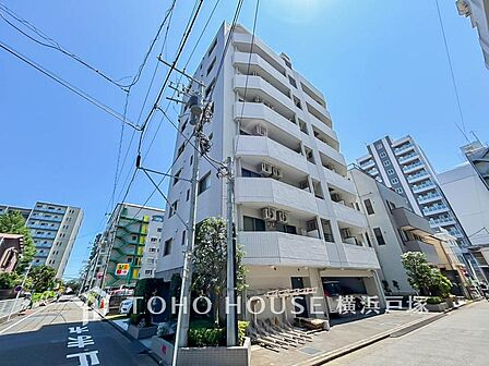 【Appearance】流行に左右されず、将来にわたって価値が継続する「上質」な佇まい。おしゃれな雰囲気や自然の潤い、親しみやすさといった個性を、街に新たな価値をもたらし続ける。