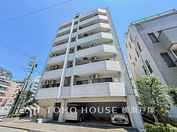 【Appearance】爽やかな青空の下に贅沢なほどに降り注ぐ陽光、豊かな居住性と、クオリティが見事に調和した住空間は、住まうことの喜びを感じさせてくれます。