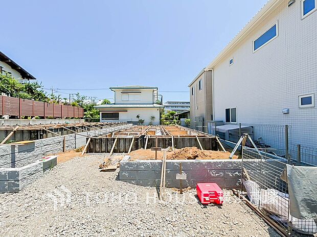 忙しく過ぎゆく日常を置き去るほど、ゆったりした時間が流れる住環境。『快適』は「家」と「街」と「環境」が調和した時に訪れるだと改めて感じさせてくれます。(2026.7)