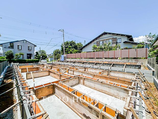 未完成だからこそ広がる想像、完成を迎える瞬間に生まれる感動が、日々の暮らしを彩る特別な住まい。(2026.7)