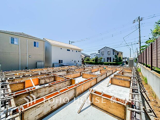 土地の広さや前面道路との関係、周辺の住環境などを実際にご確認いただけます。新生活の舞台となる街並みをぜひ現地でご覧ください。(2026.7)