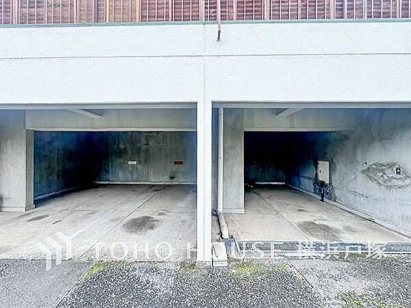 【Car space】敷地内に駐車スペースがあると日々の暮らしをスムーズに運ぶ事が出来ます。（空き状況はお問合せ下さい）