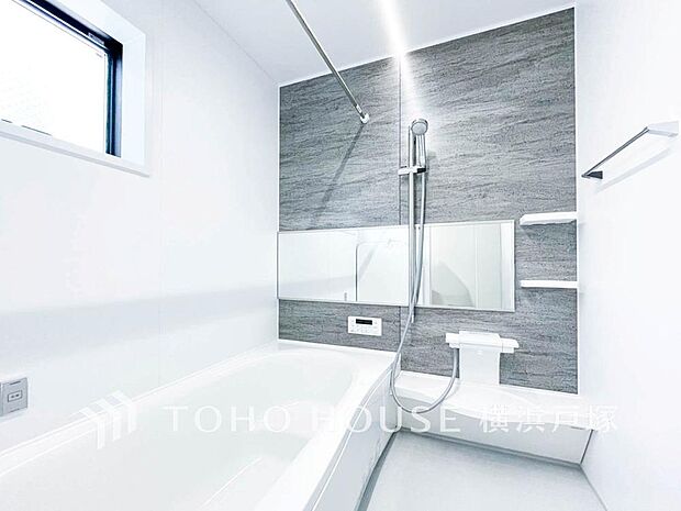 【Bathroom】1日の疲れを取り心身を癒すことができる住まいの中のリラクゼーション空間、リラックスできるよう優しいカラーをチョイスしました。時を忘れるほどのんびりできる空間に。