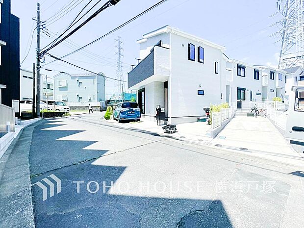 【Frontal road】開放感あふれる街並みに包まれ、心地よい陽光が住まいを彩る穏やかな住環境です。
