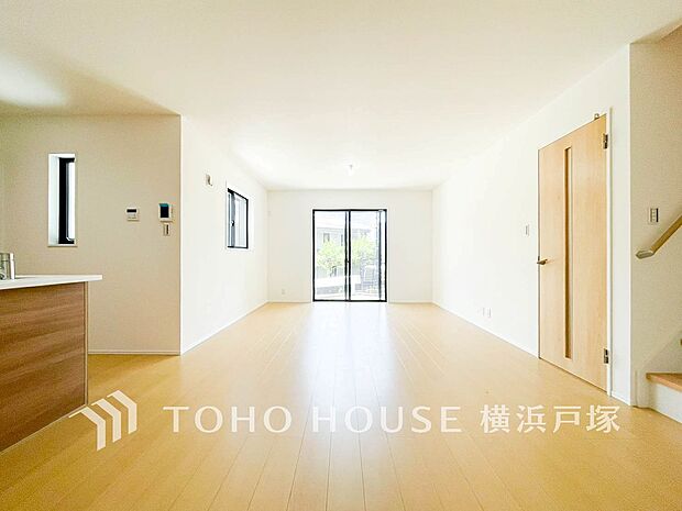 【Living room】ご家族やお客様との時間等、多くの時を刻む空間。何気なく過ぎる時でさえも上質な一時となる快適な空間を。