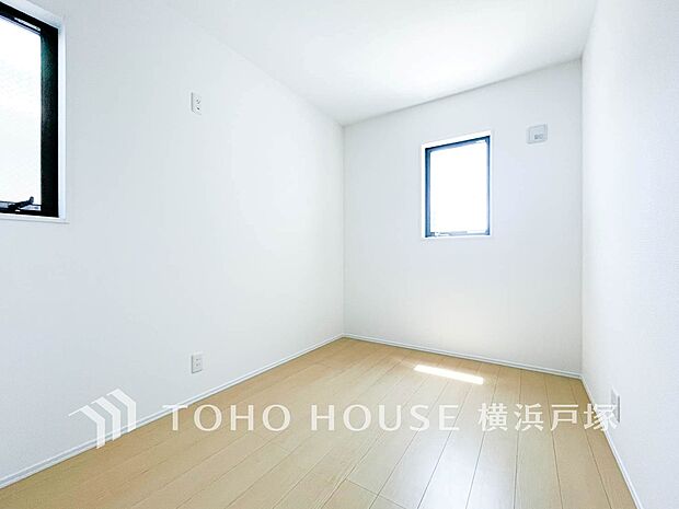 【Room】1日の疲れを癒し、心地よく寛げるようゆったりとした広さを確保。プライベートタイムをより優雅に。