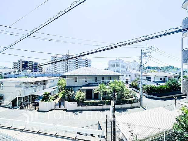 【View】ずっと太陽を感じる事ができるのは、遮るものが視界に無いから。彼方に広がる風景が絵画の様に広がります。
