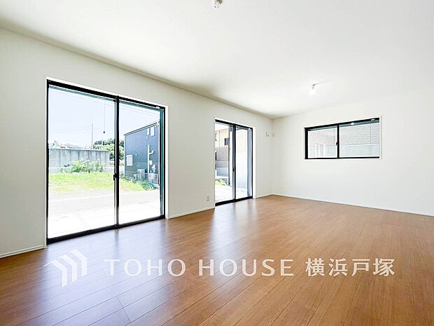 【Living room】ご家族やお客様との時間等、多くの時を刻む空間。何気なく過ぎる時でさえも上質な一時となる快適な空間を。