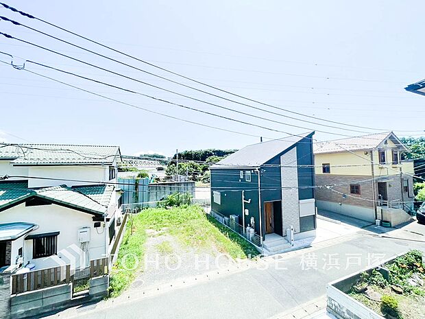 【View】星空が地上に映りこむかのような夜景のきらめきまで、この街ならではの美しい風景の物語が室内に展開。