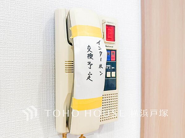 【TVモニタ付きインターホン】誰が来てもわかる様にモニター付きインターホンを設置。快適と安らぎを合わせた優しい設計。