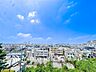 周辺：【View】この開放感ある眺望と共に閑静な住宅街の季節感を演出する四季折々の変化を楽しめる心地よい場所となることでしょう。