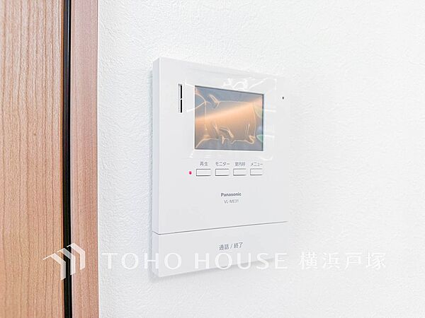 【TVモニタ付きインターホン】誰が来てもわかる様にモニター付きインターホンを設置。快適と安らぎを合わせた優しい設計。