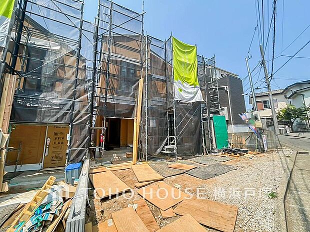 単に見た目や質感の良さだけではなく、建物の基礎や構造といった、目には見えにくい部分にもこだわります。住まいの本質の部分から、住み心地や安全性を見つめ直しました。(2号棟)
