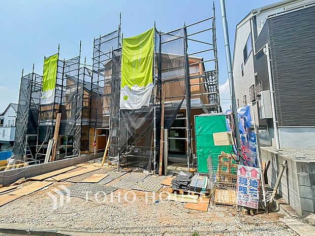 閑静な住宅街の陽当りに恵まれた土地。たくさんの想いが美しく彩られた時、ひと時のくつろぎが生まれる。(2号棟)