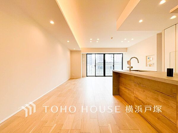 【Living room】ご家族やお客様との時間等、多くの時を刻む空間。何気なく過ぎる時でさえも上質な一時となる快適な空間を。