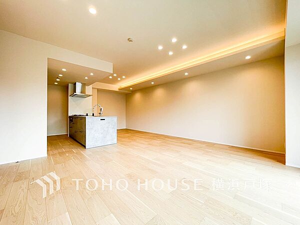 【Living room】一日の中で多くの時間を過すことになる住まいだからこそ、いつも穏やかな空間であるように心掛けています。構成する建材などへの配慮が、住まう方の健康を守ります。