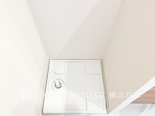 【laundry space】こちらはランドリースペース。洗濯機を配置しても十分なスペースを確保した設計となっております。