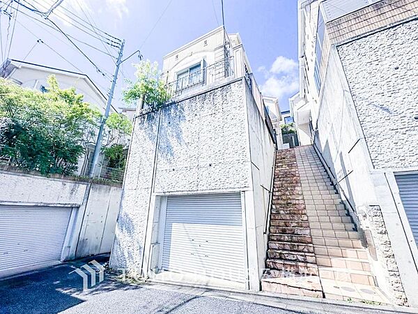 「Appearance」表現された空間は豊かな光と風を纏い、暮らしの時間を豊かにしてくれます。デザインされた空間と競い合うかのような充実した建物設備も家族の時間を彩ってくれることでしょう。