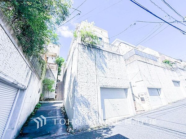 「Appearance」穏やかな風と陽光を導き、プライバシーに配慮された設計プランを採用し、居住性を一段と心地よいものにしています。周辺環境とのコラボレーションにより明るく開放的な空間を演出。