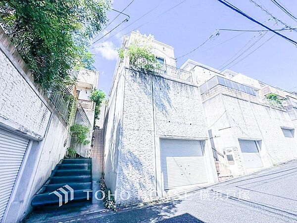 「Appearance」ここから始まる「日常」はご家族にとって大切で貴重な時間。少しでも豊かに、少しでも快適に。そんな想いから生まれた本邸宅は、これから先のお住まいをきっと支えてくれるはずです。