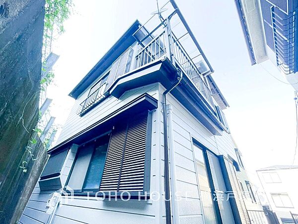 「Appearance」その邸が魅せる、気品・上質・重厚感・細やかさ、そのすべては訪れた者に安らぎと品性を与える特別な空間です。ここに住むからこそ意味がある。すべての（始まり）をここから迎えます