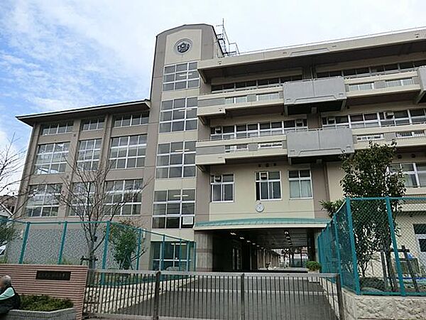 横浜市立杉田小学校まで約426m