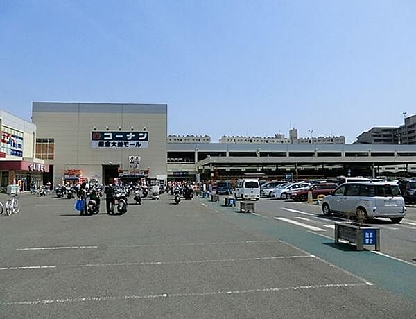 ＤＩＹ用品から園芸・ペット用品まで何でも揃うホームセンター。飲食店やスーパー、百円ショップなども併設されており、お買い物とご飯を楽しめる家族連れに優しい場所。