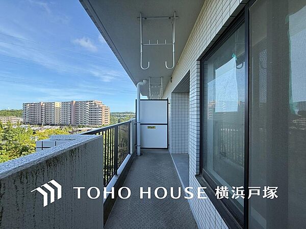 【Balcony】気持ちのいい空が見渡せる広いバルコニー。爽やかな風を感じて、心躍る素敵な暮らしがはじまります。