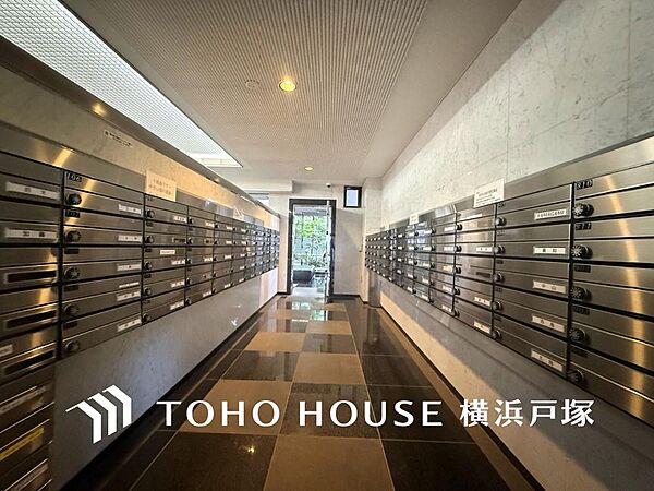 【cluster mailbox】郵便物はこちらからお取りいただけます。共用部分も機能的な上、デザインが統一されています。