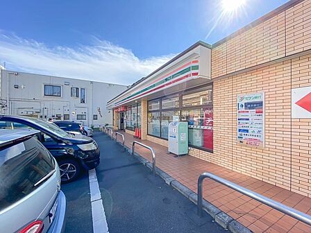 森二丁目公園まで約270m。砂場やブランコ、滑り台や鉄棒などお子様が遊べる遊具と広場があり、小さなお子様からお兄ちゃんたちも楽しめそうな公園です。
