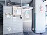 その他：【Garbage dump】敷地内に設けられたごみ置き場。住戸から利用しやすく、日々のごみ出しをスムーズに行えます。