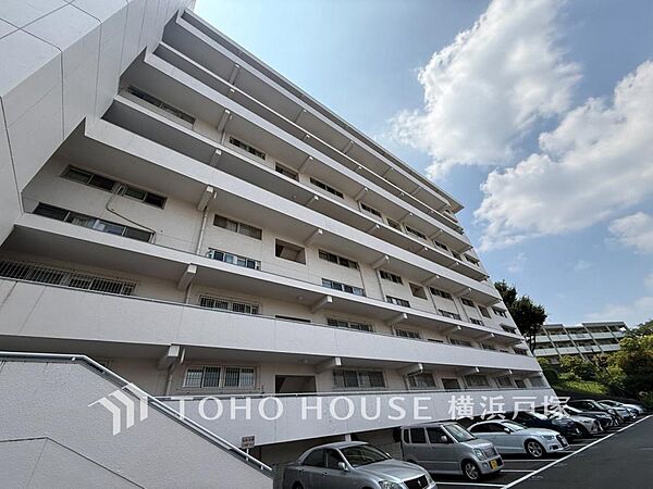 【Appearance】穏やかな風と陽光を導き、プライバシーに配慮された設計プランを採用し、居住性を一段と心地よいものに。