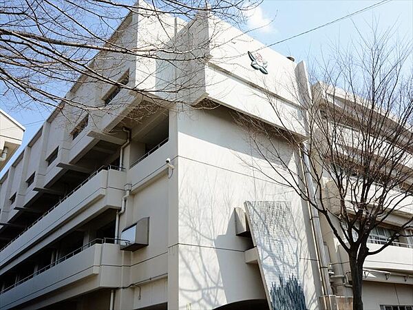 横浜市立下田小学校まで約350m。