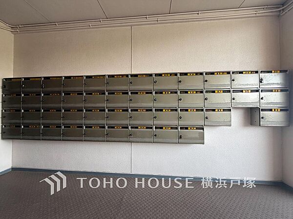 【cluster mailbox】郵便物はこちらからお取りいただけます。共用部分も機能的な上、デザインが統一されています。