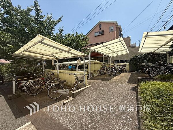 【Cycle lot】整理整頓された清潔感ある駐輪場。自転車を快適に収納でき、日常の移動をもっと便利にサポートします。