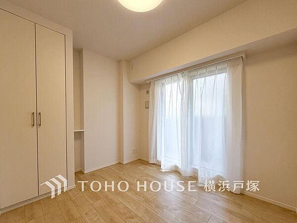 【Room】1日の疲れを癒し、心地よく寛げるようゆったりとした広さを確保しています。プライベートタイムをより優雅に穏やかに…。落ち着いた雰囲気を紡ぎます。