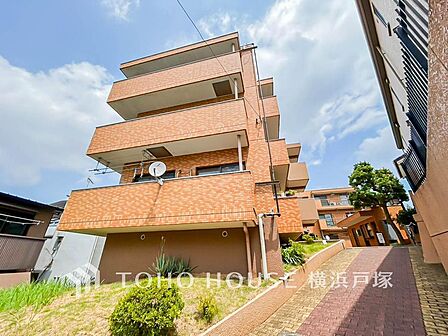 【Appearance】時をこえて輝く美しさ。洗練されたデザインが街並みに溶け込み、圧倒的な存在感を放つ外観