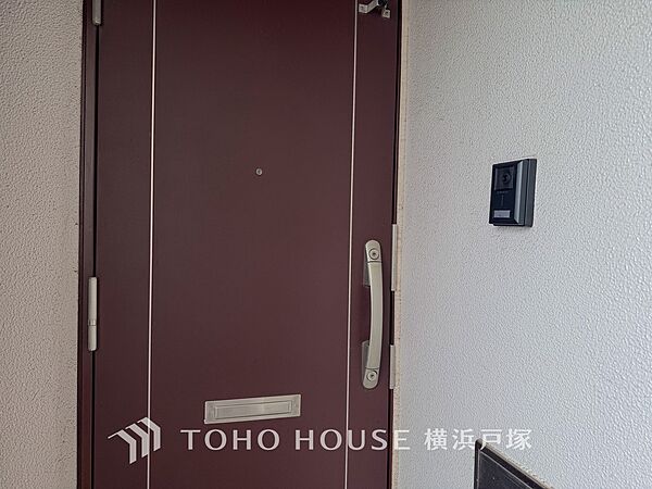 【Entrance】お客様をお迎えする玄関は落ち着いた雰囲気。帰り着くたびに洗練されたテイストの空間に迎えられ誇りと喜びを感じる玄関まわりです。