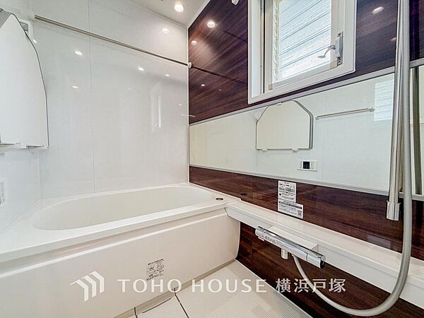 【Bathroom】1日の疲れを取り心身を癒すことができる住まいの中のリラクゼーション空間、リラックスできるよう優しいカラーをチョイスしました。時を忘れるほどのんびりできる空間に。