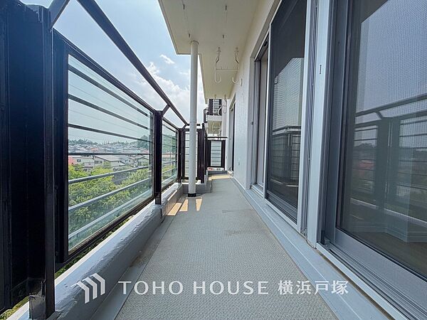 【Balcony】気持ちのいい空が見渡せる広いバルコニー。爽やかな風を感じて、心躍る素敵な暮らしがはじまります。