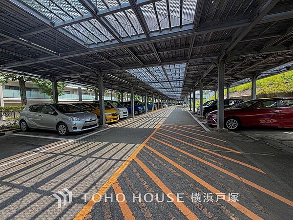 【Car space】敷地内に駐車スペースがあると日々の暮らしをスムーズに運ぶ事が出来ます。（空き状況はお問合せ下さい）
