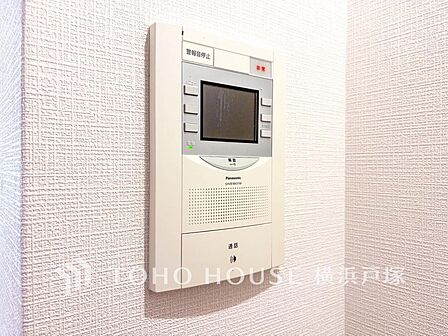 【TVモニタ付きインターホン】「見える安心」をカタチにしました。誰が来てもわかる様にモニター付きインターホンを設置。