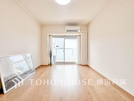【Room】1日の疲れを癒し、心地よく寛げるようゆったりとした広さを確保しています。プライベートタイムをより優雅に穏やかに…。落ち着いた雰囲気を紡ぎます。