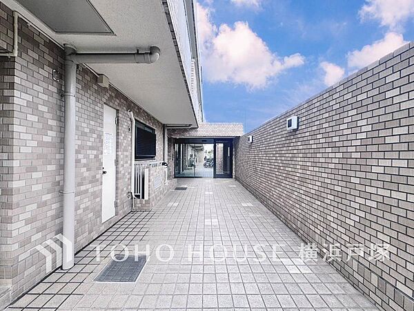 【Appearance】爽やかな青空の下に贅沢なほどに降り注ぐ陽光、豊かな居住性と、クオリティが見事に調和した住空間。