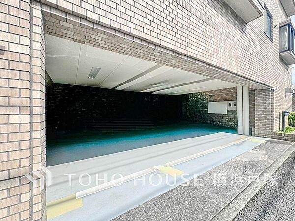 【Car space】敷地内に駐車スペースがあると日々の暮らしをスムーズに運ぶ事が出来ます。（空き状況はお問合せ下さい）