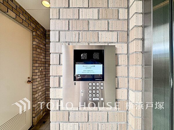 【オートロック】マンション住人以外の侵入を防ぐ為に設置。お子様がいらっしゃるご家庭にも安心の設備です。