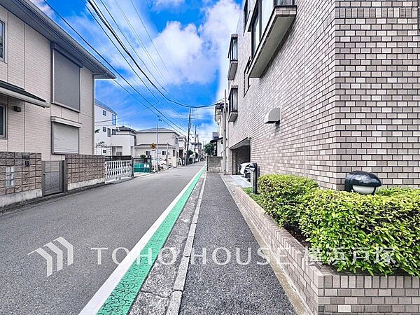 【Frontal road】家の良し悪しだけでなく周辺環境も重要なポイント。それは月日が経つ事で「近くにあるもの」から「家の財産」へとイメージが変わってくる事を身体が理解しているからだと思います。