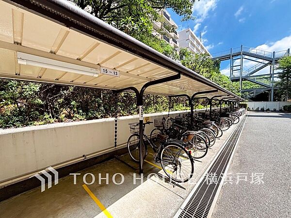 【Cycle lot】整理整頓された清潔感ある駐輪場。自転車を快適に収納でき、日常の移動をもっと便利にサポートします。